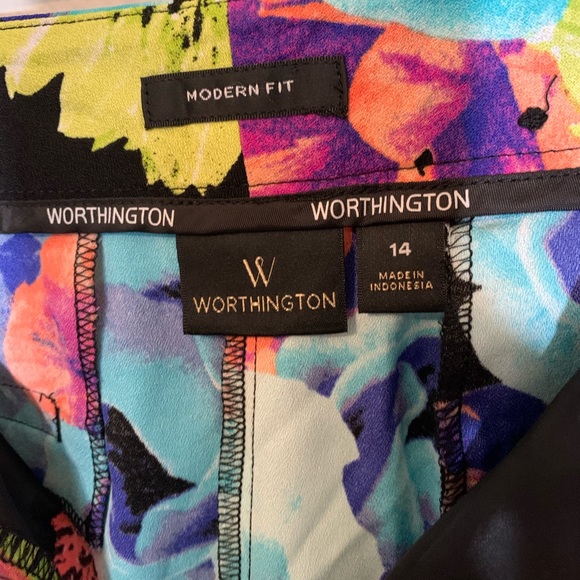 Worthington (size 14) Bright Floral Shorts with pockets - Picture 8 of 9
